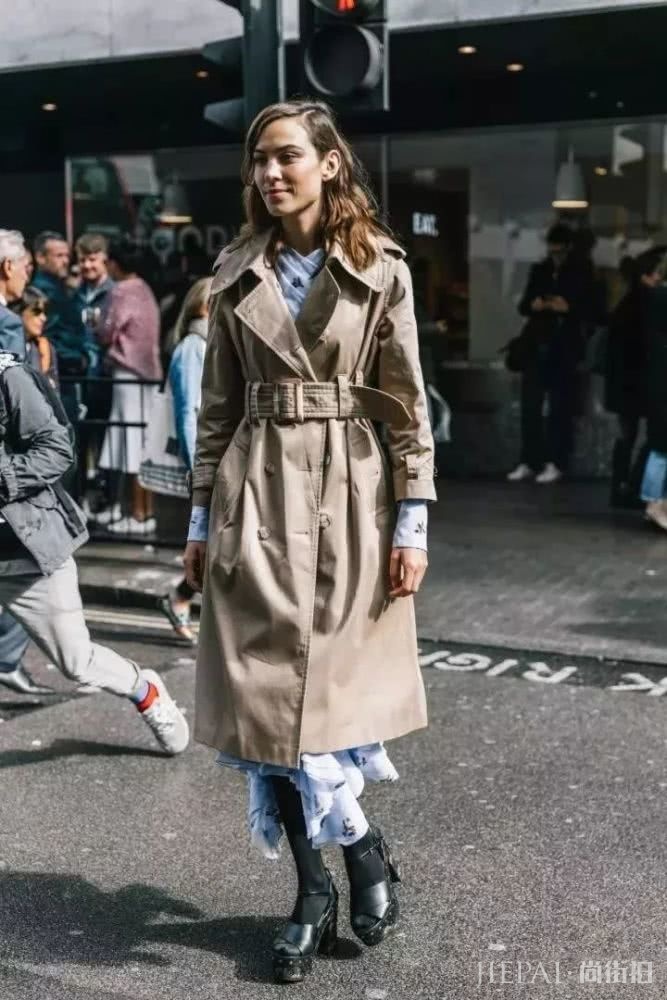 外套内搭的连衣裙有这些