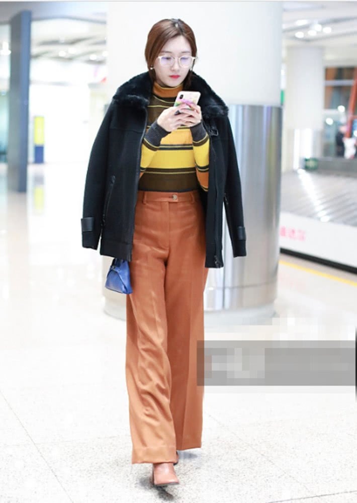新年新气象，治愈鸭黄色教你穿大衣搭配