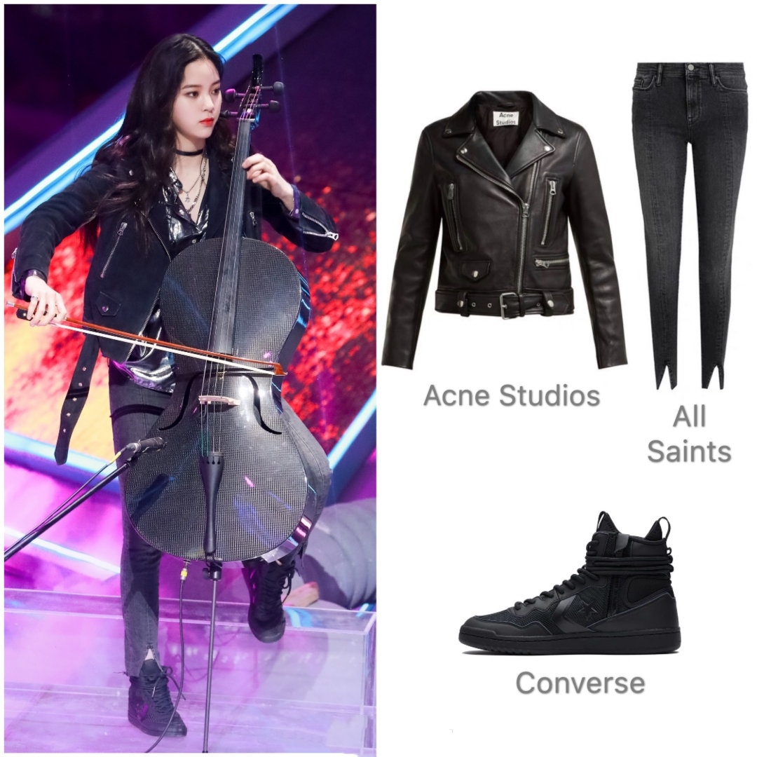 欧阳娜娜霸气红唇与比较浓重的眼妆看起来特别帅酷有范