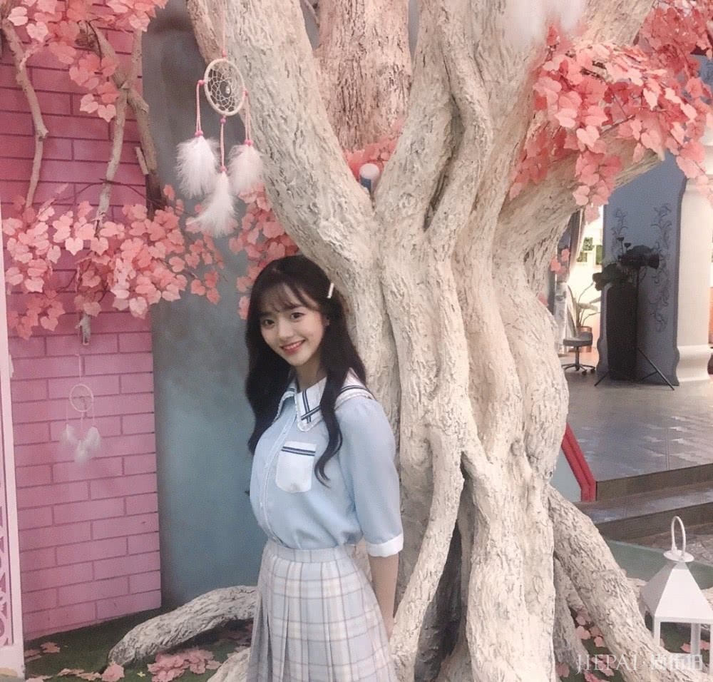 清纯甜美穿搭就学姜衫