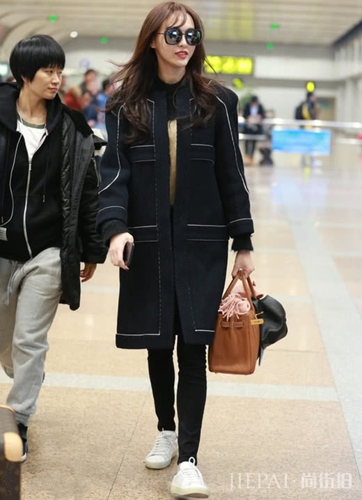 为黑色大衣正名,衬肤色显瘦又洋气