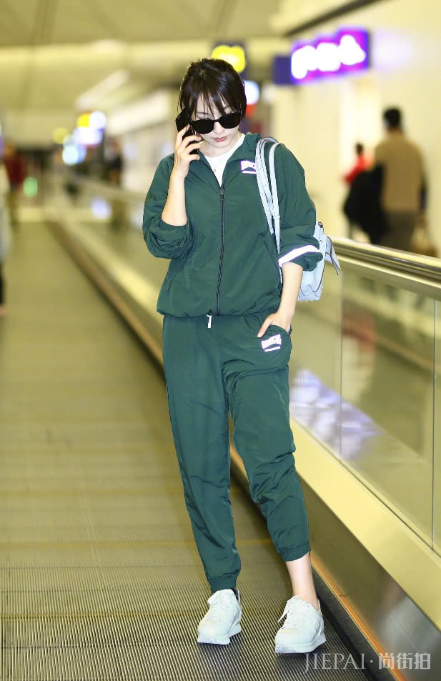 吴昕穿上烂大街的紧身裤，时尚翻了！