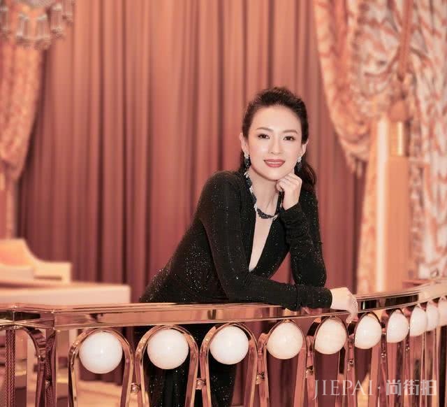 章子怡充满母性光辉,汪峰好福气啊!一家四口十分温馨!