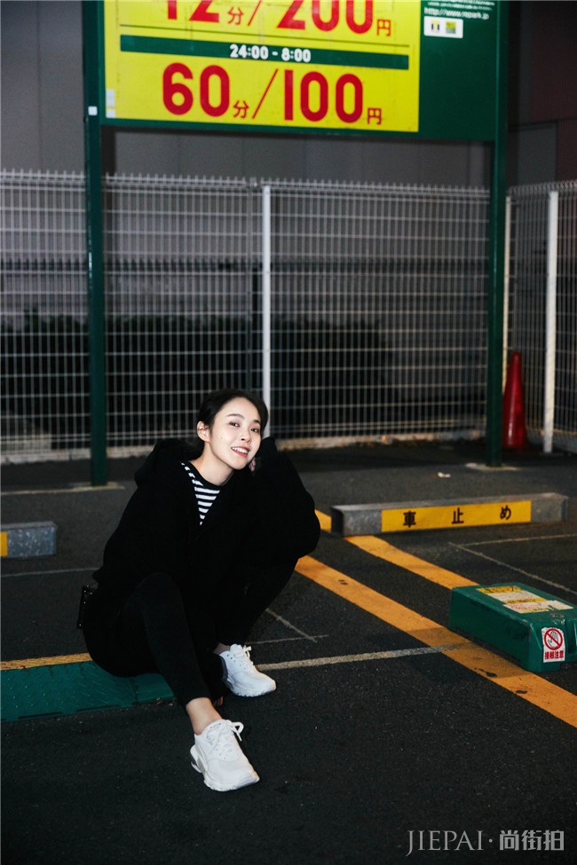 张佳宁甜美酷帅,冬日街拍来袭