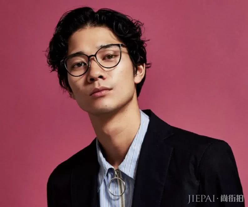 新衣配新发型，这几款男生发型，总有一款打动你