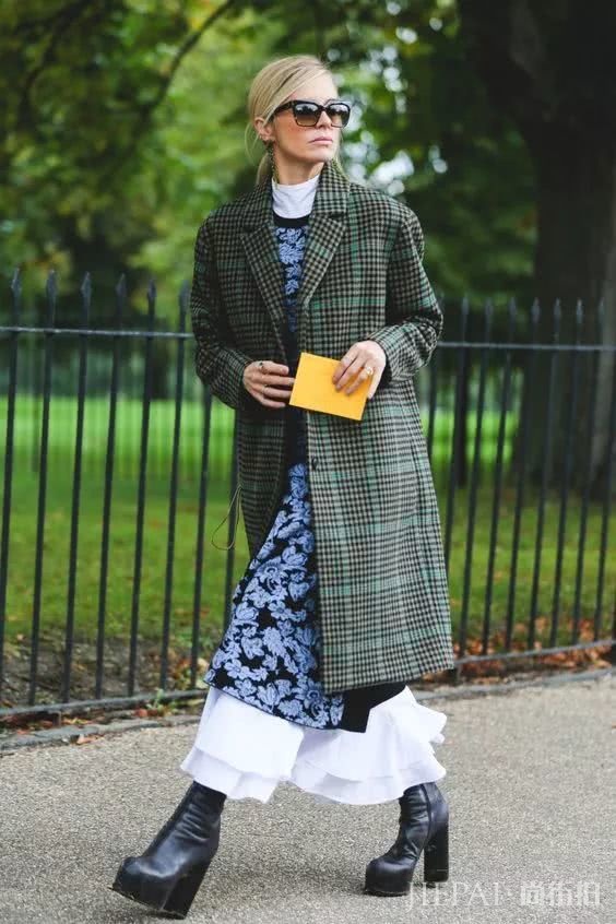 外套内搭的连衣裙有这些