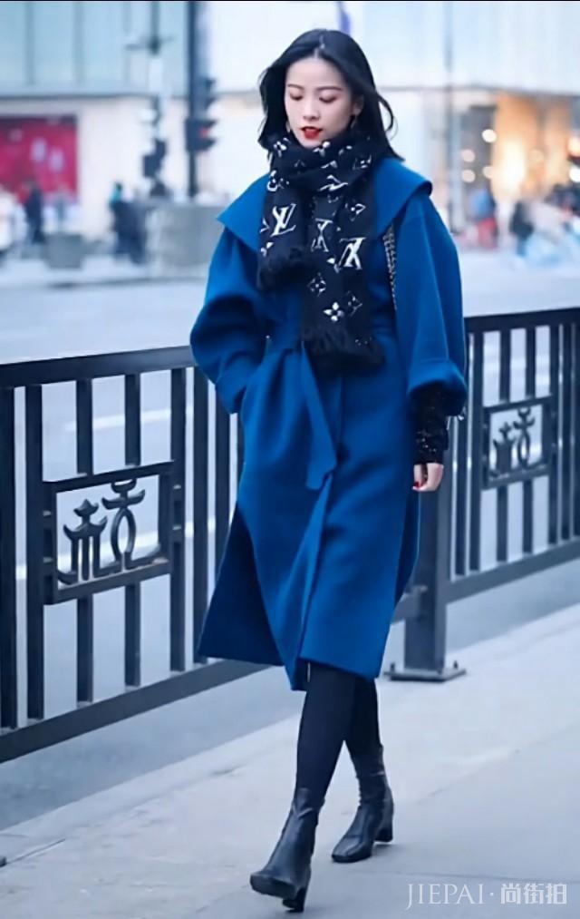 想秀秀“天鹅腿”，却是火了“鲶鱼鞋”，特别显腿细！