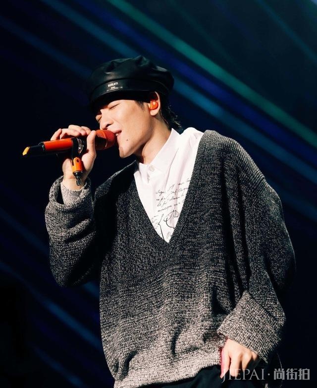 雨神萧敬腾演唱会简直是时装秀！