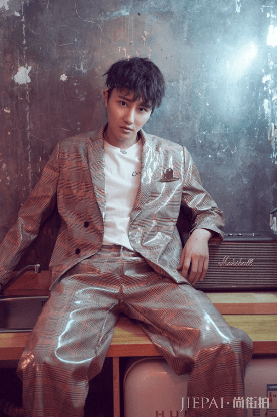 杨逸飞《我的奇妙男友2》开年写真展现不羁时尚!