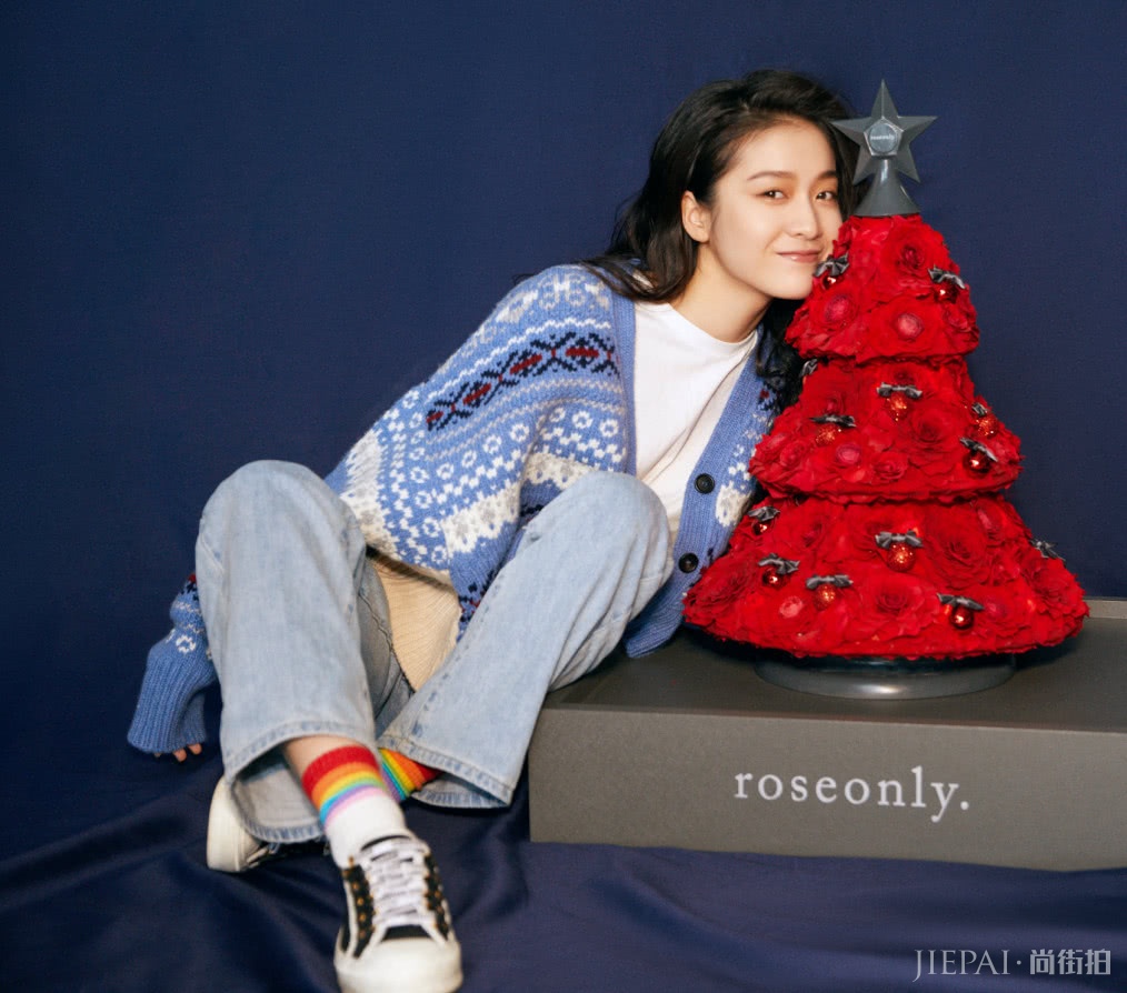 张雪迎一身西装穿成少女,无敌羡慕