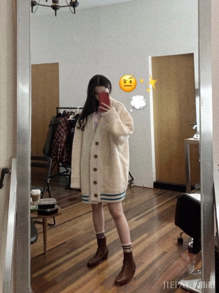 欧阳娜娜素颜出境晒私服毫不胆怯，怎么穿都好看