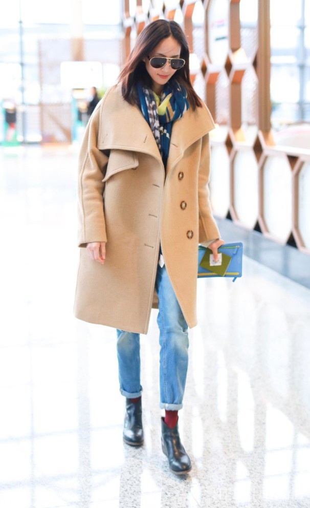 张钧甯了能把土掉渣“蛇皮外套”穿出高级感!