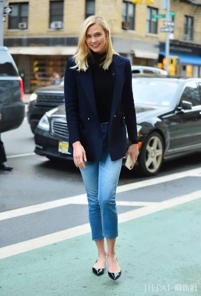 大衣羽绒服里面一件黑色打底衫全搞定