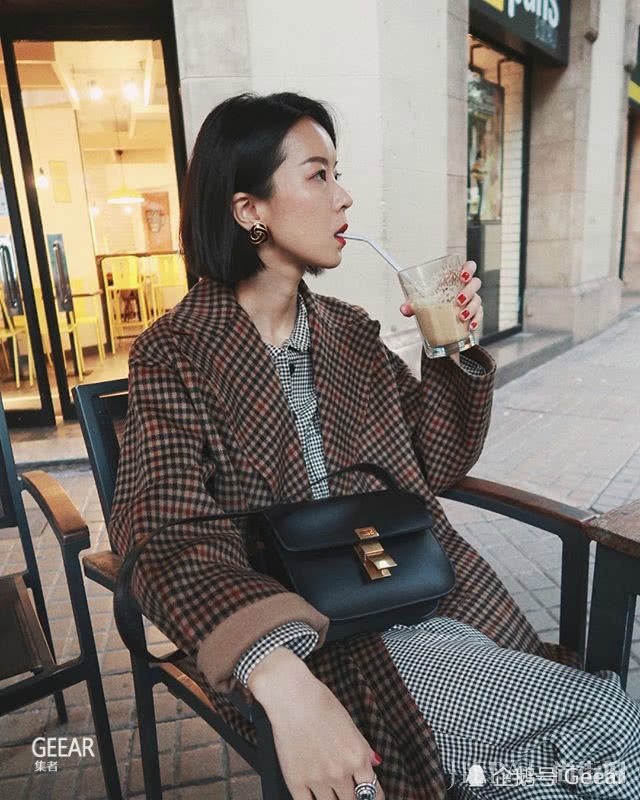 这位在法国住的时尚博主,把优衣库的服装穿出了法式高级风格