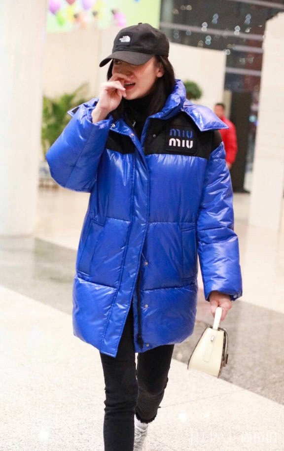 宋佳连鞋底都被压得跟“纸片”似的！这是胖了？