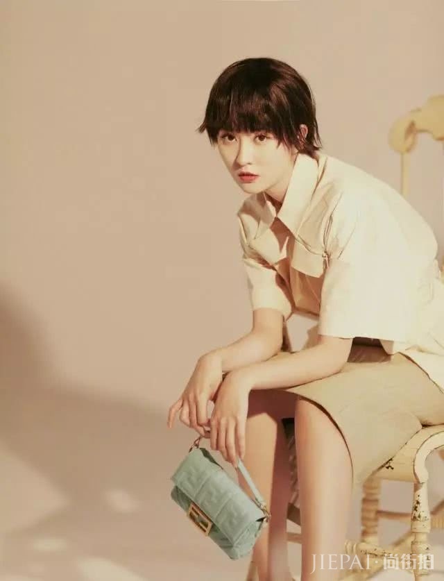 乔欣齐刘海短发又帅气又减龄,简直呆萌极了