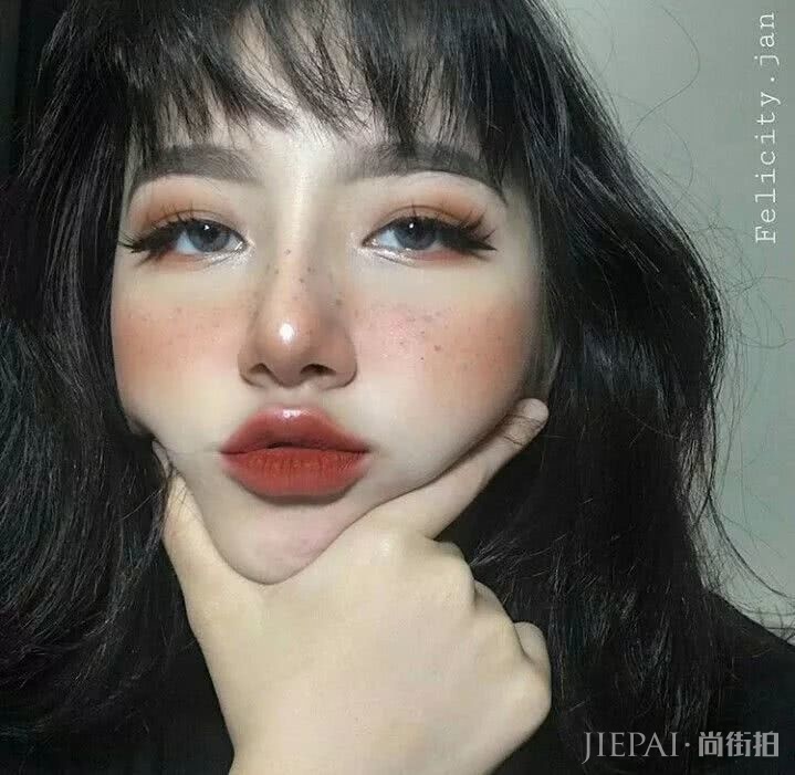一脸绯红~最近这个妆突然火了