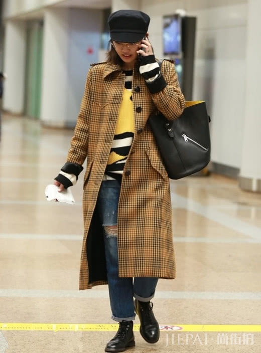 大衣怎么穿洋气?用短靴配合可以使你的身材比例更完美