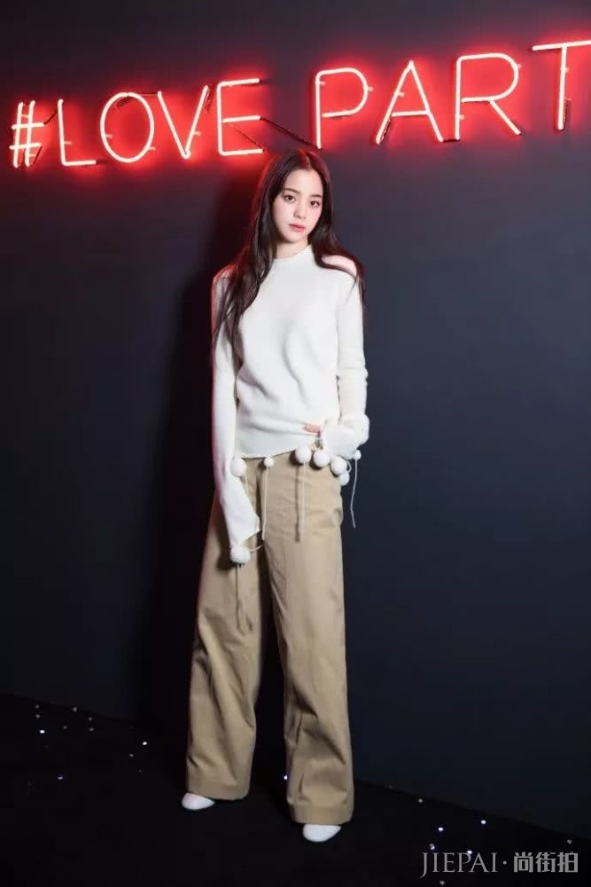 今年最火的毛衣是这件！