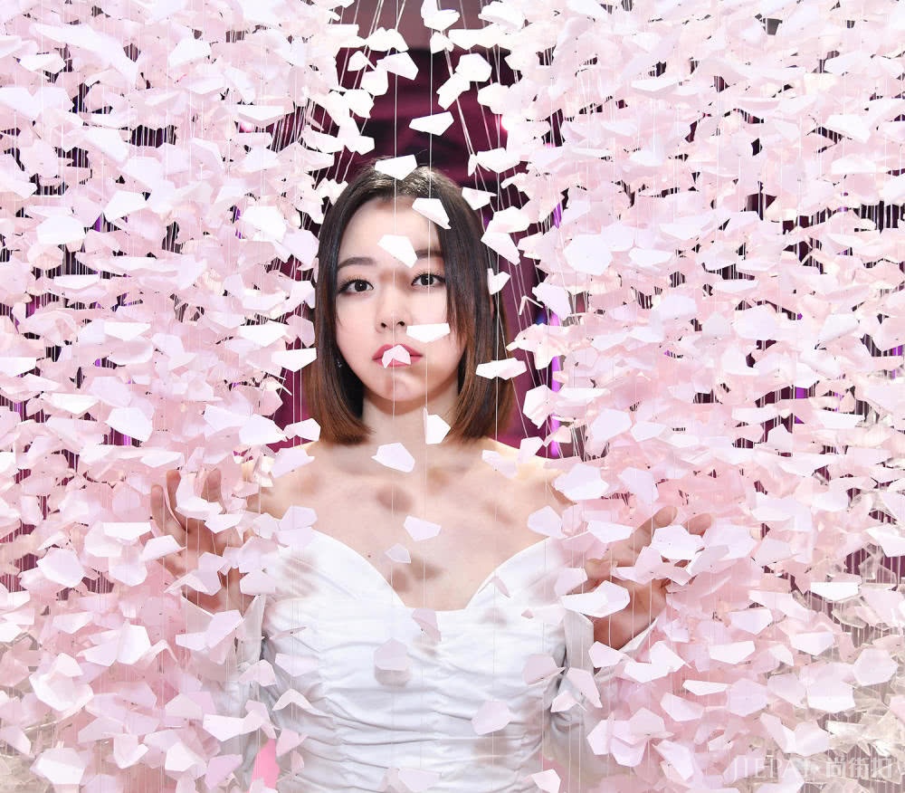 张靓颖剪短发变美许多