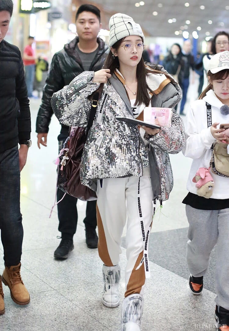 杨超越硬核女团蓬头垢面曝光真颜值