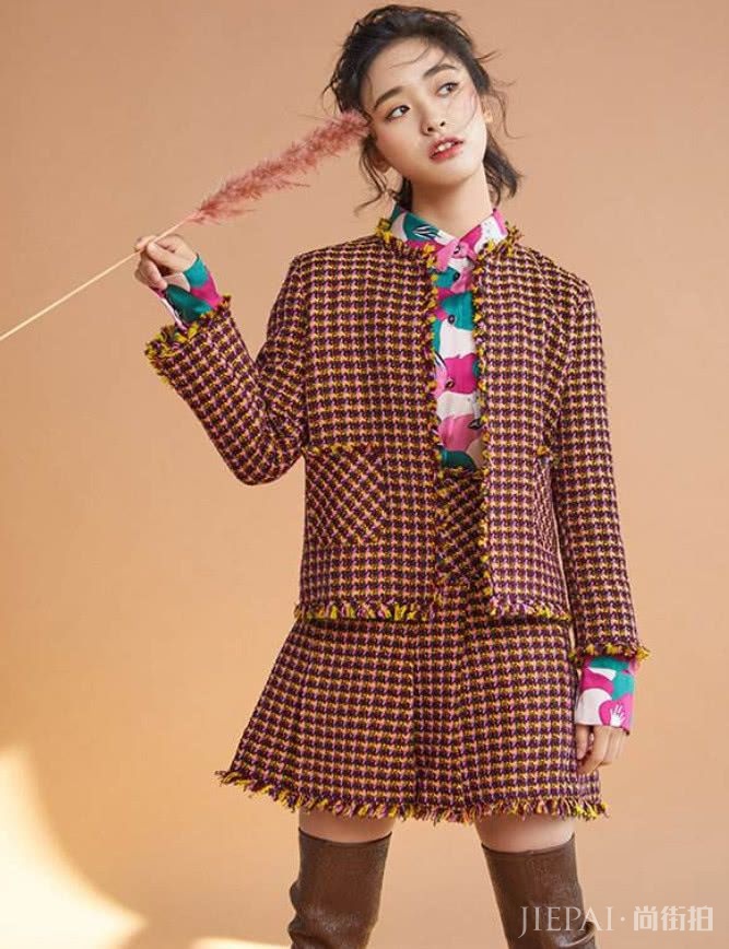 沈月扎丸子头后显现“菱形脸”，气质不再，还是短发耐人寻味