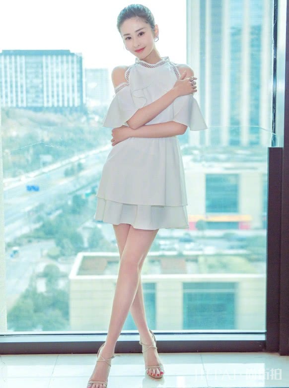 颖儿一岁孩子的妈妈，看起来依然清纯如少女！