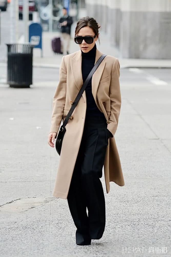 大衣羽绒服里面一件黑色打底衫全搞定