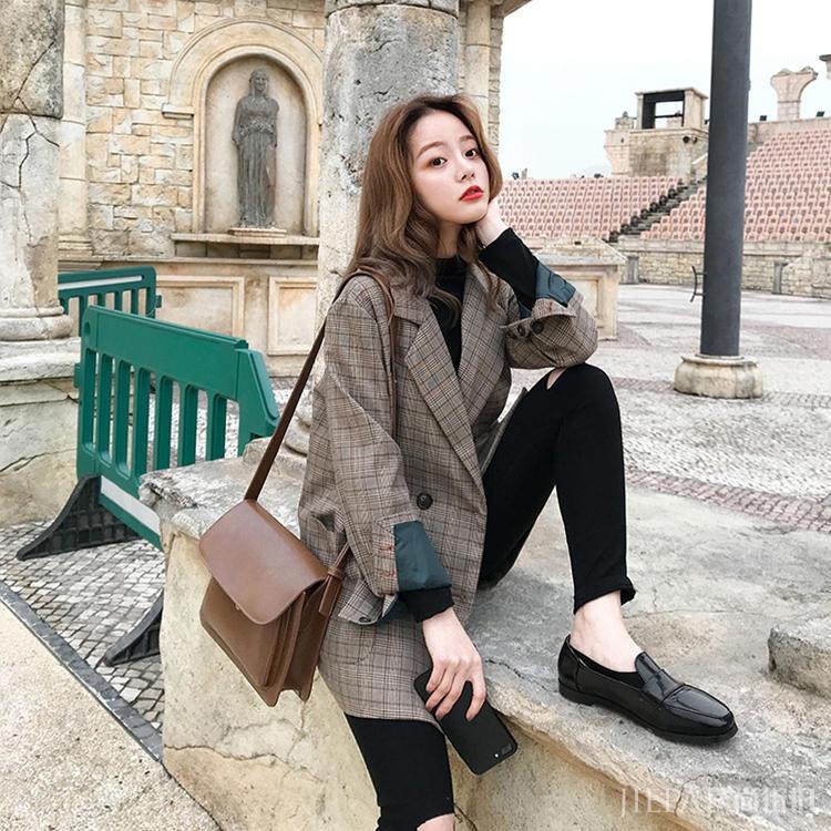 穿腻了大衣和外套？今年冬天流行穿它！