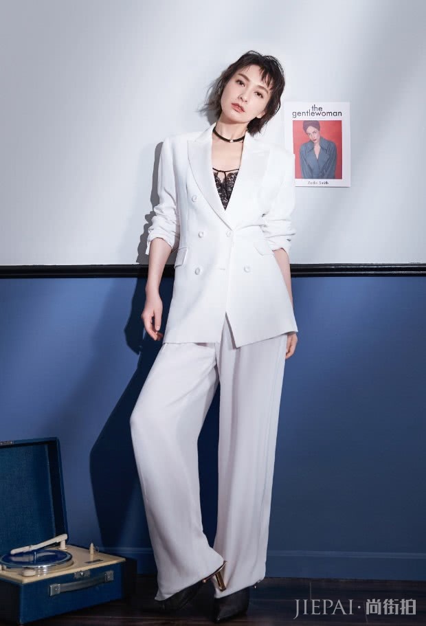 吴昕运动套装搭配羽绒服，怎么穿出回头率！