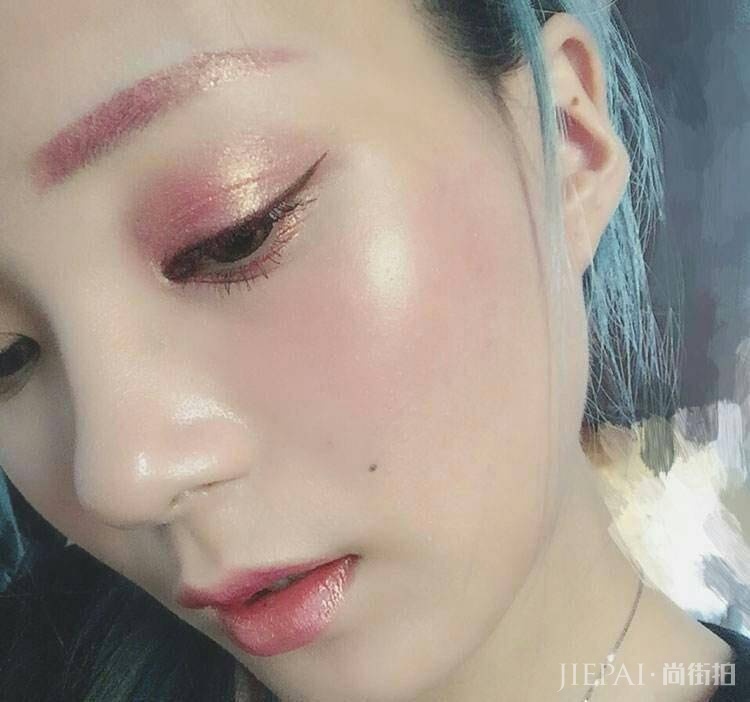 过年看亲戚，什么色系眼妆才能避免非主流？