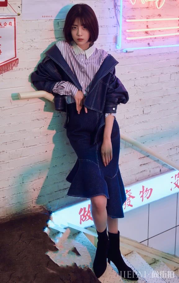 李溪芮秀出“九寸”大脚,一半男人都比不上!