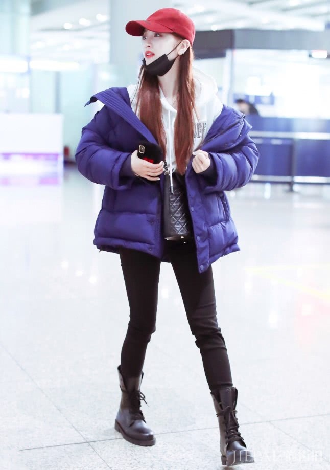 火箭少女101吴宣仪肚子大得像套了“游泳圈”，纽扣都崩开了！