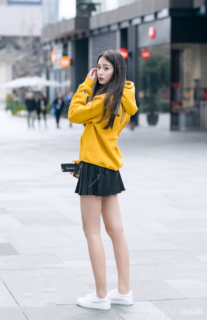 国内街拍 冬季街头小姐姐不畏寒冷秀长腿