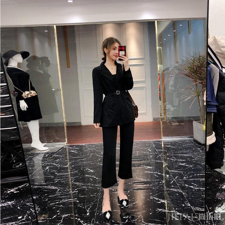 穿腻了大衣和外套？今年冬天流行穿它！