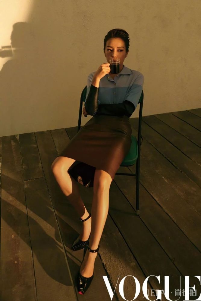 赵薇，从“红不了”少女到优雅“斜杠青年”