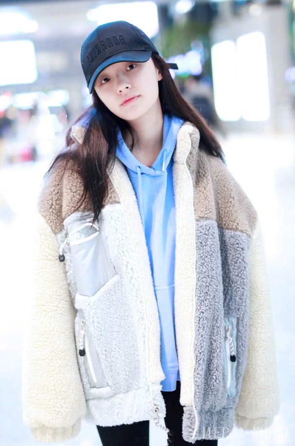 羊羔毛外套，就属林允穿得最好看！