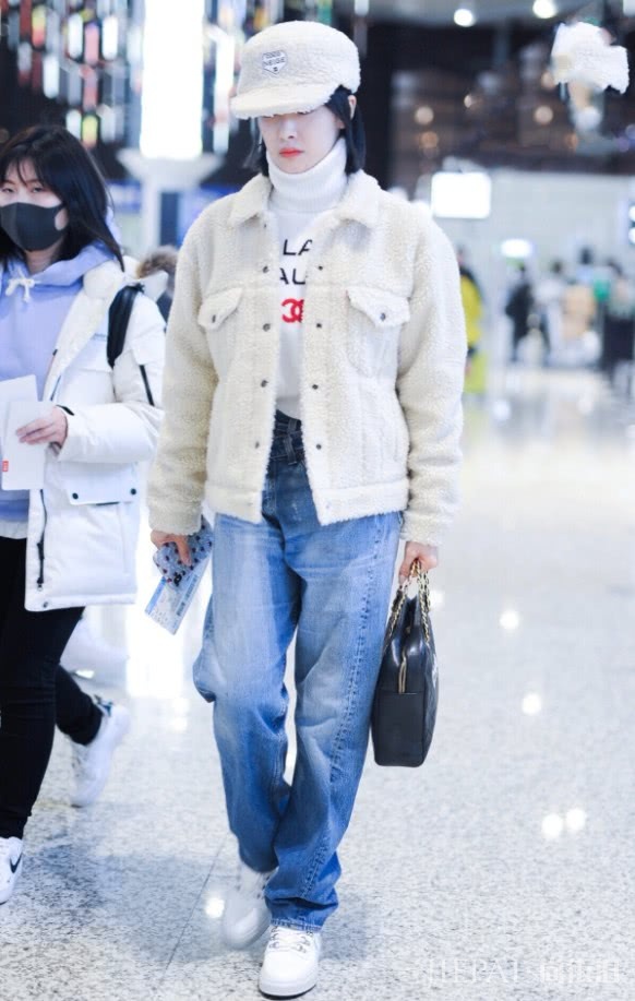 宋茜穿“两条”牛仔裤,还看不出臃肿感!