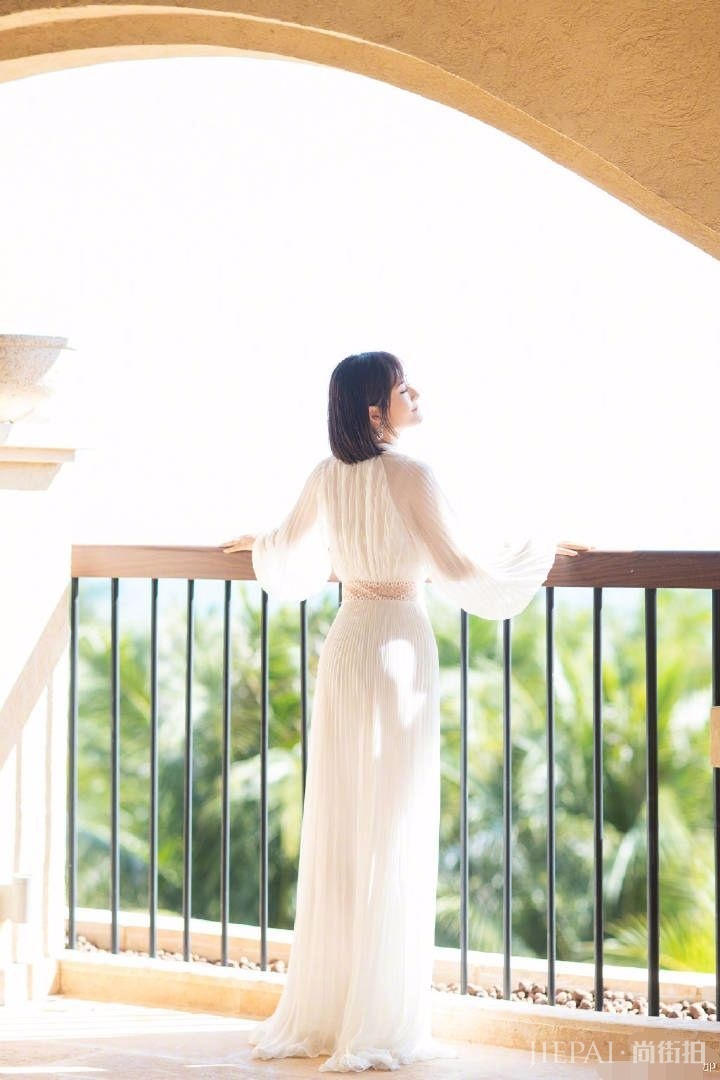 谢娜希腊长裙配纸片腰美回仙女了!