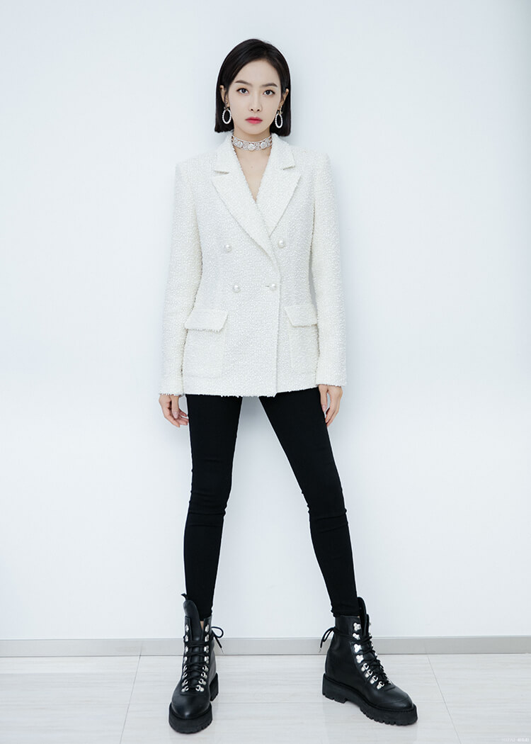 酷女孩能轻松消除西装的严肃正式感 穿出洒脱自如