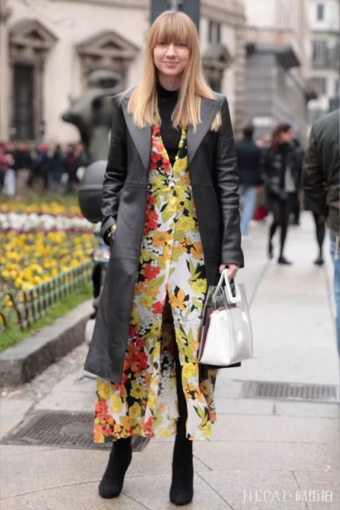 大衣羽绒服里面一件黑色打底衫全搞定