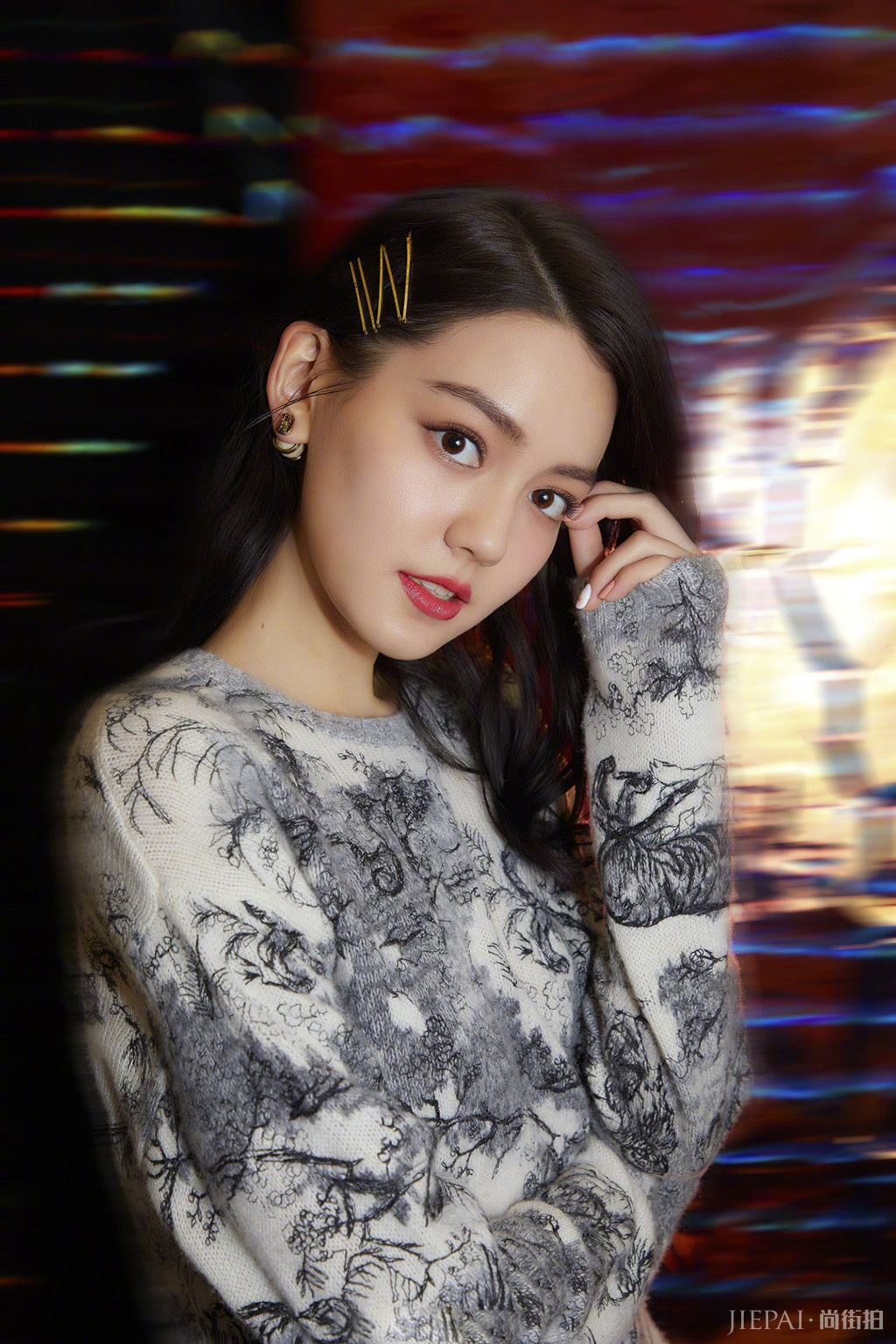 迪奥酒会群星聚会，王珞丹上演都市轻熟魅力，李诗颖古典风显诗意！