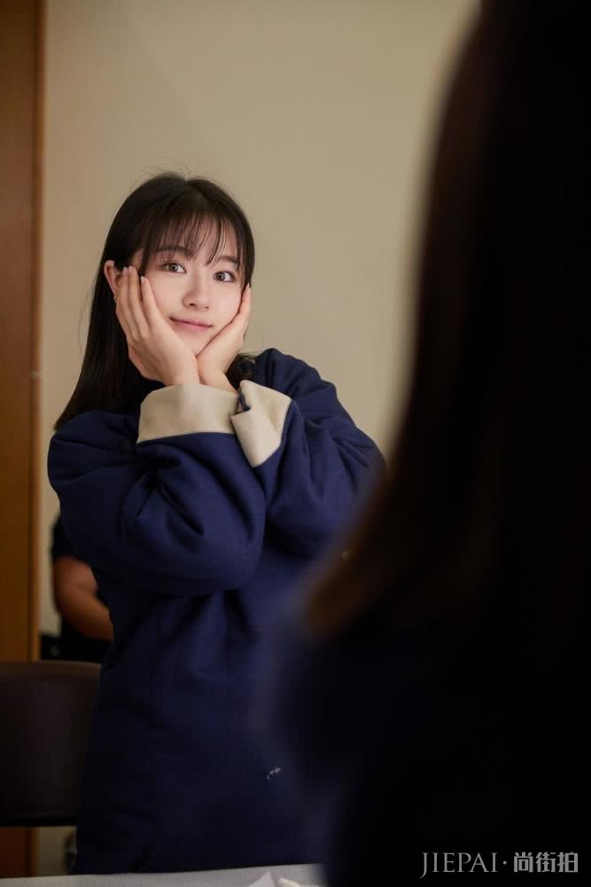 李兰迪精致妆容尽显甜美女神范儿，早该这样化妆了