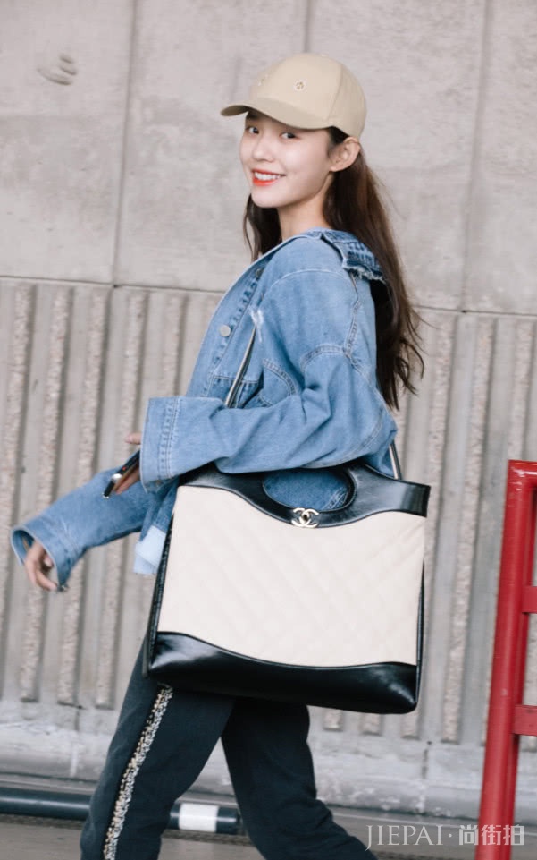 林允“刺猬外套”穿出可爱味道，却像200斤的肥仔！