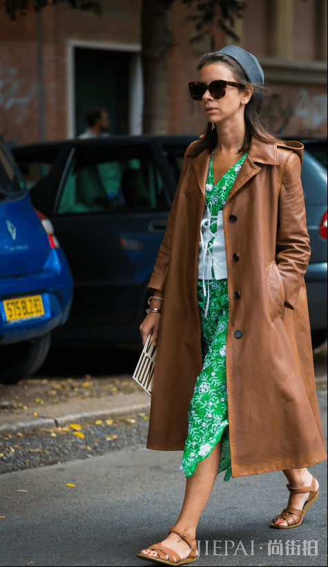 冬季大衣如何搭配凉鞋 看欧美潮人演绎街头时尚STLE