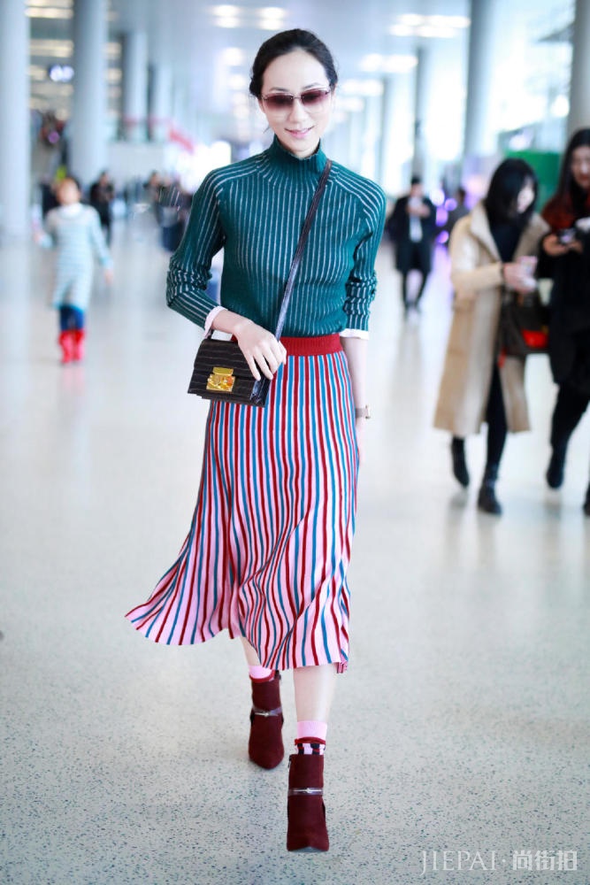 韩雪颜值高+质感穿搭与众不同更时髦