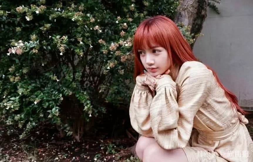 Lisa新发色实名认证“人间芭比”称号