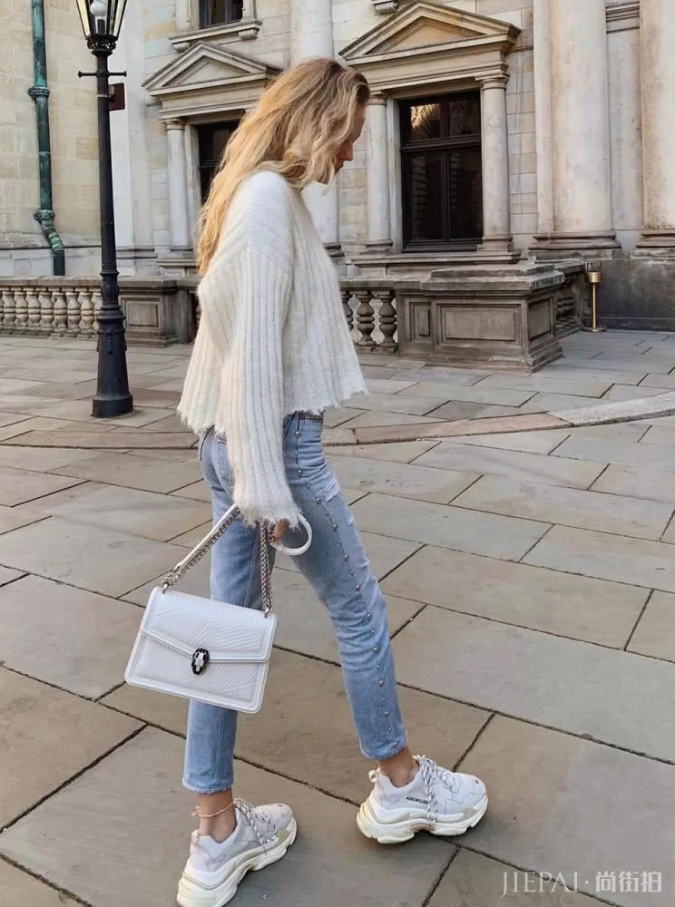 毛衣+牛仔裤，甜美又chic，带你演绎青春学院风