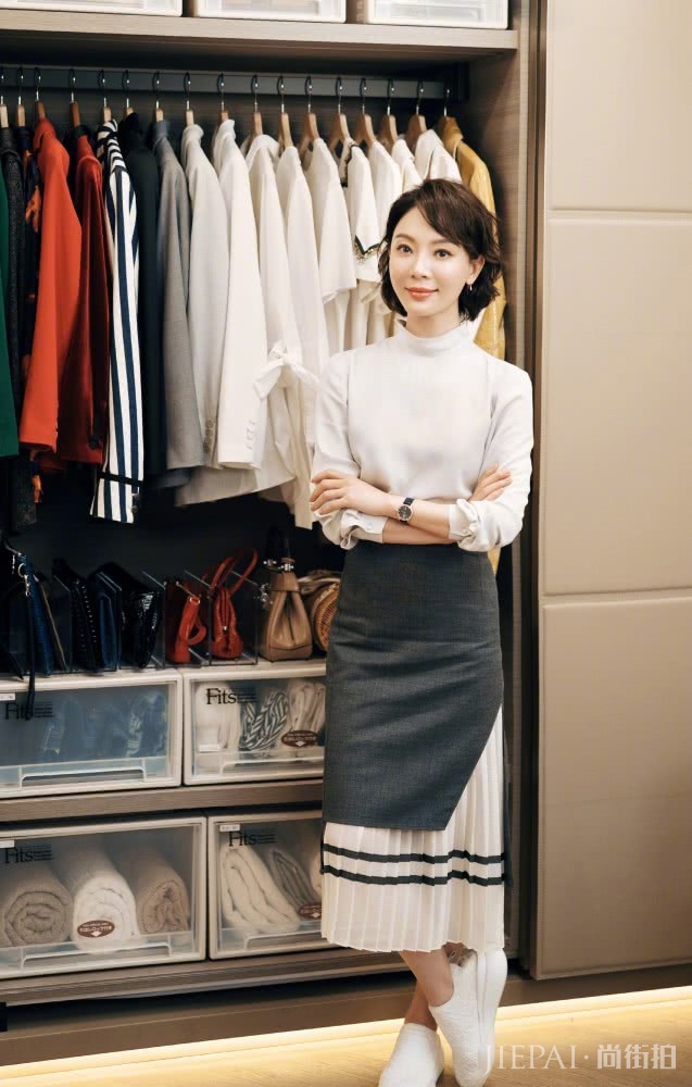 陈数《幕后之王》中短卷发利落又干练！