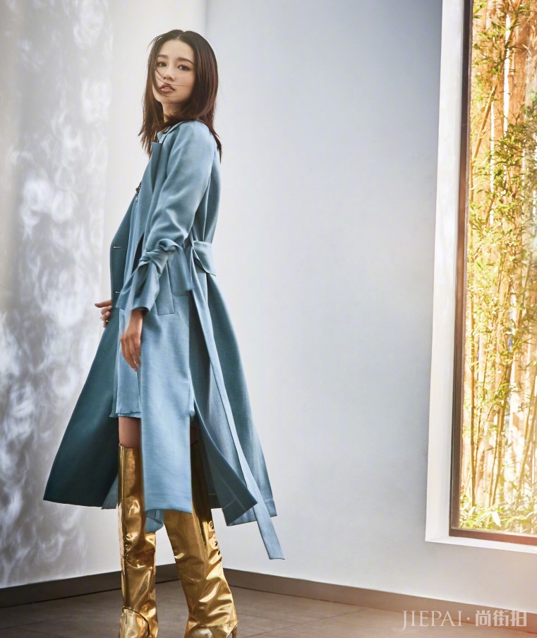 李沁竟然只有几个脚趾大，真不知道怎么穿进去的